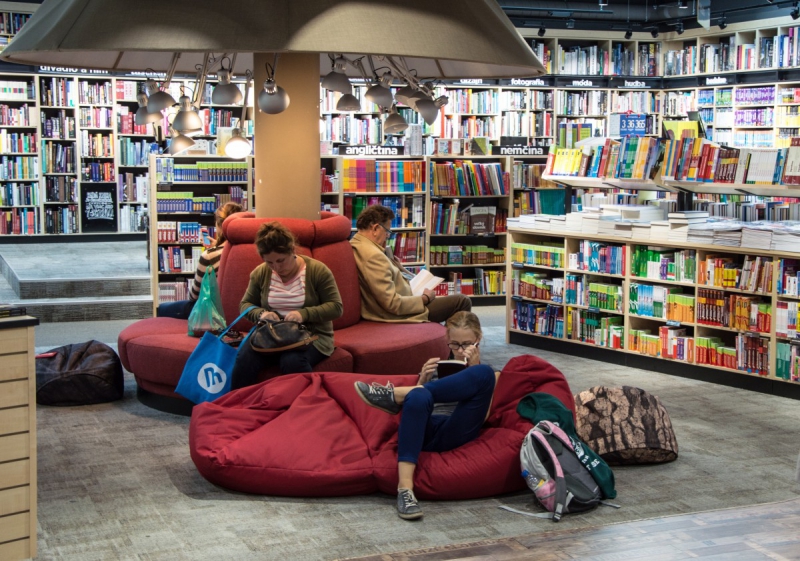 magasin-AUVARE-min_books_bookstore_book_reader_readers_reading_shop_sale_books-849006