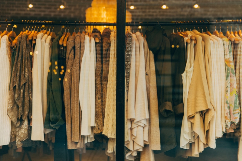 magasin-AUVARE-min_clothe_fashion_store_shop_window_store_front-21277
