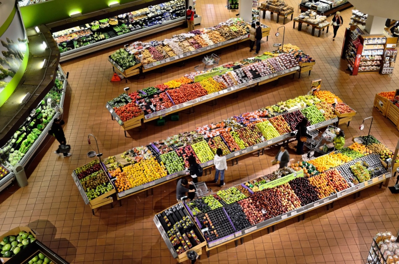 magasin-AUVARE-min_supermarket_stalls_coolers_market_food_fresh_shop_organic-652223